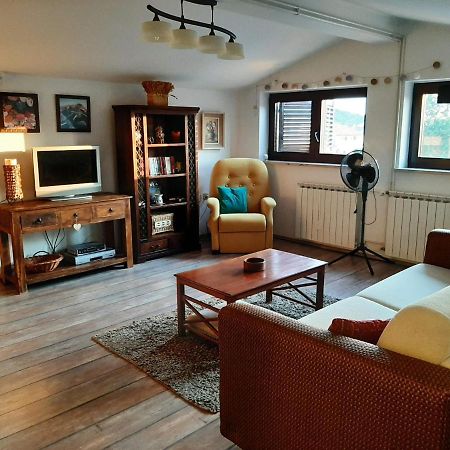 Nice, Cosy Studio Apartment With Shared Outdoor Pool Banjole Kültér fotó