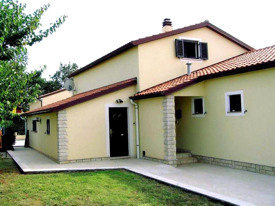 Nice, Cosy Studio Apartment With Shared Outdoor Pool Banjole Kültér fotó