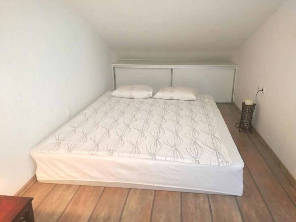 Nice, Cosy Studio Apartment With Shared Outdoor Pool Banjole Kültér fotó