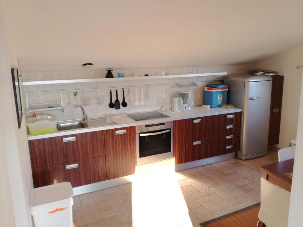 Nice, Cosy Studio Apartment With Shared Outdoor Pool Banjole Kültér fotó