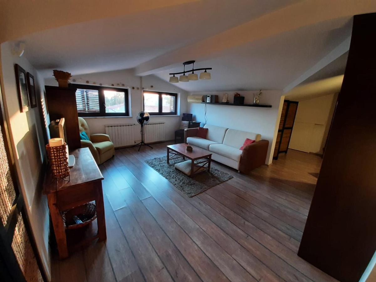 Nice, Cosy Studio Apartment With Shared Outdoor Pool Banjole Kültér fotó