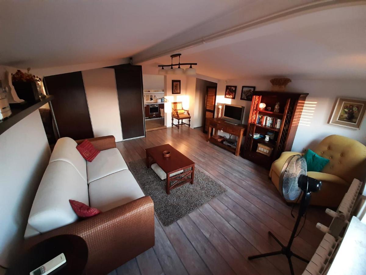 Nice, Cosy Studio Apartment With Shared Outdoor Pool Banjole Kültér fotó